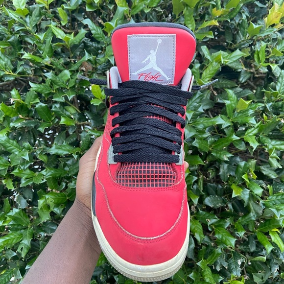 Air Jordan Retro 4 ‘Toro Bravo’ - Picture 2 of 9